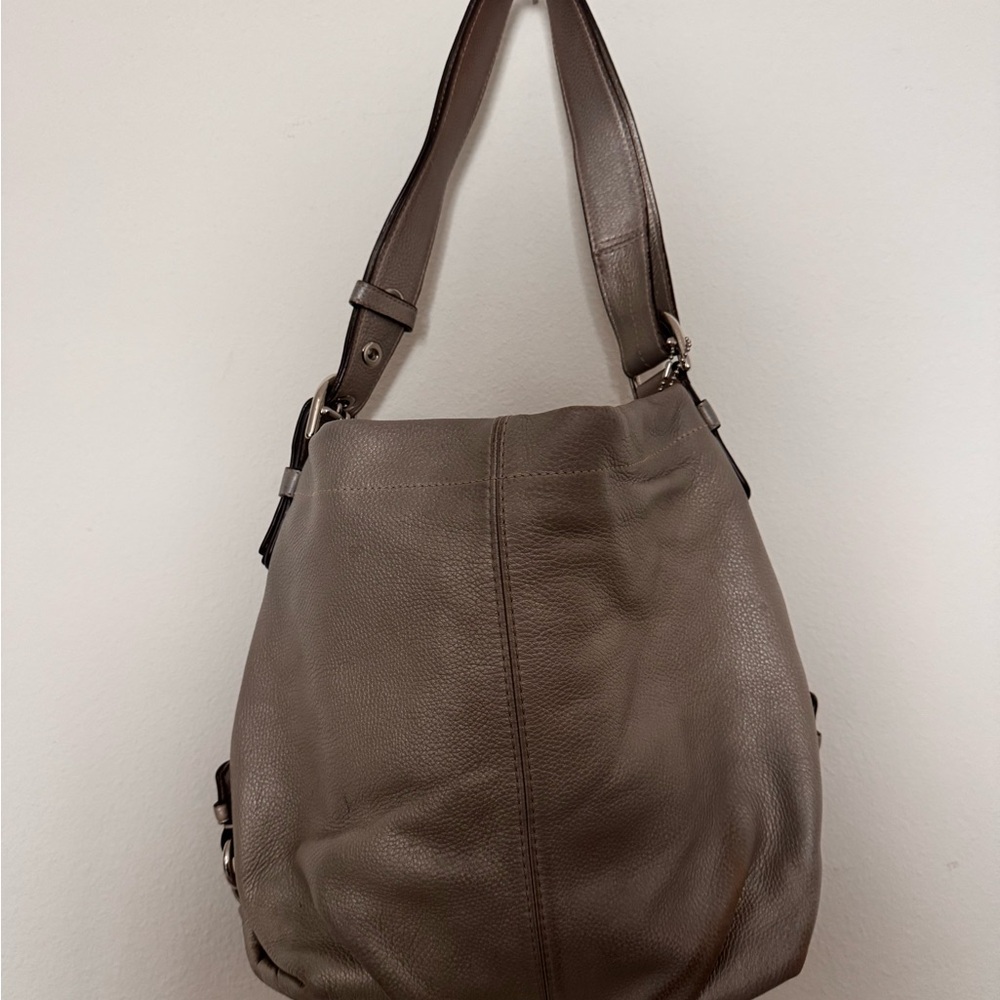 Vintage Coach Elegant Brown Leather Pebble Shoulder Bag